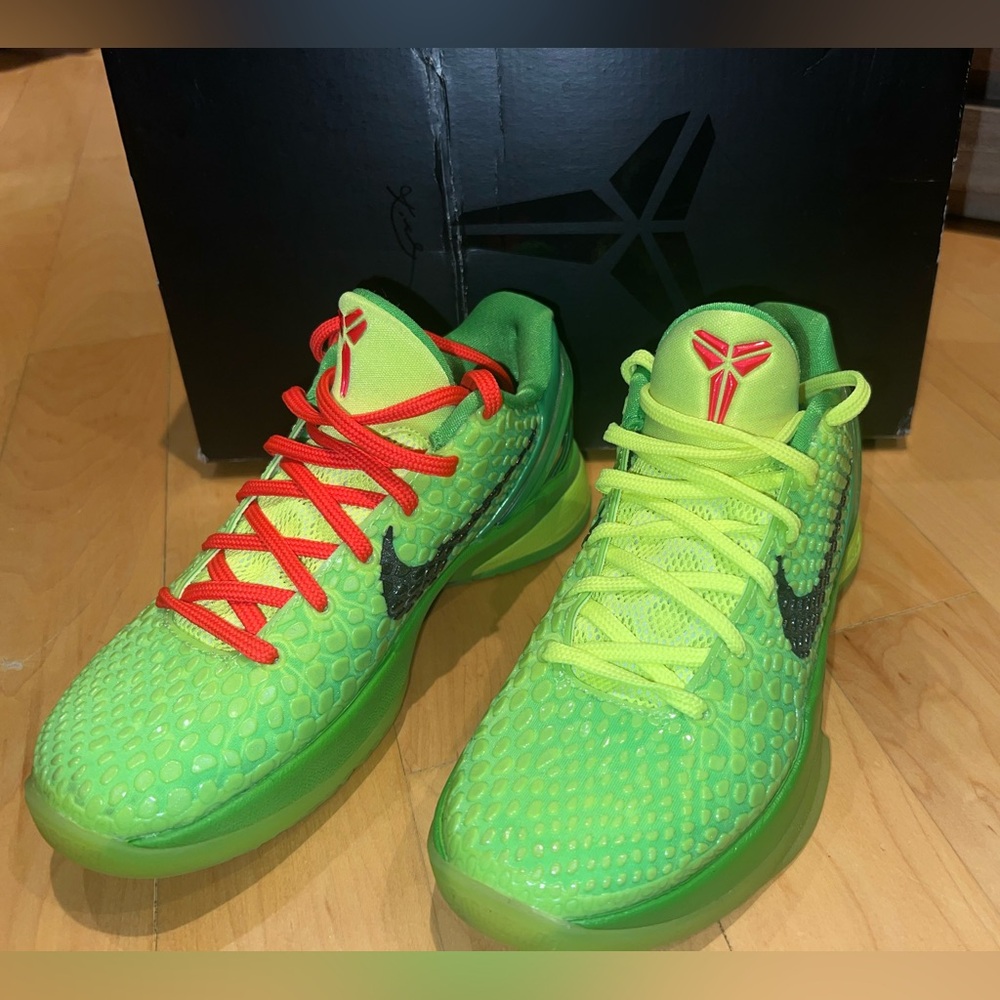 ZOOM KOBE 6 PROTRO 'GRINCH'  size 3.5 mens size. 
Original box